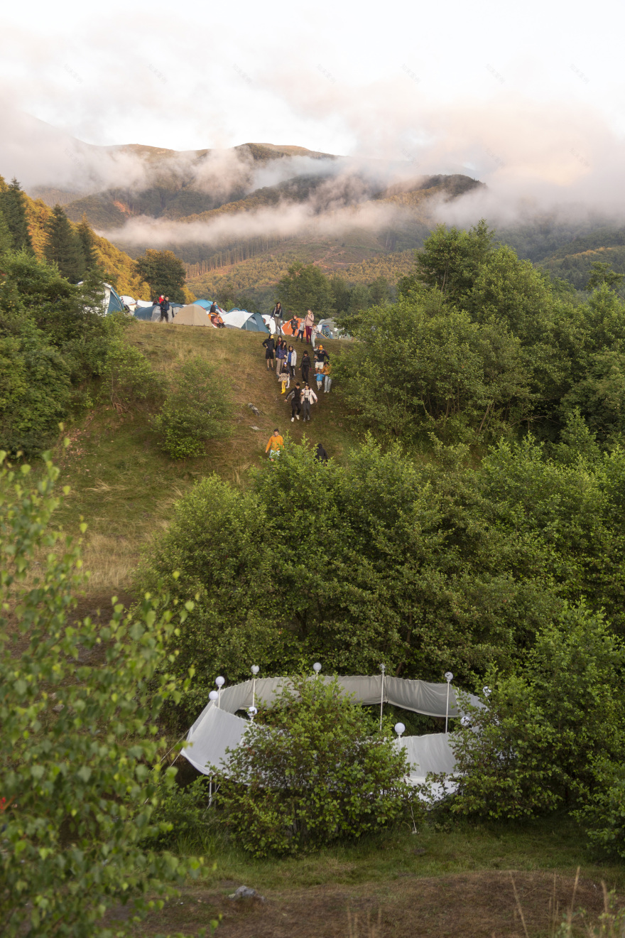 Temporary Installation at a Mountain River / atelier VRAC-8