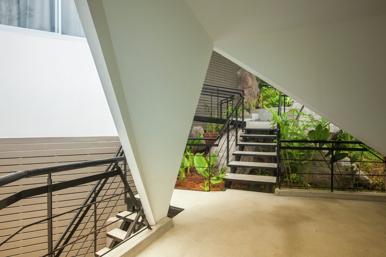 Suan Kachamudee · 岩石与白色的对比-36