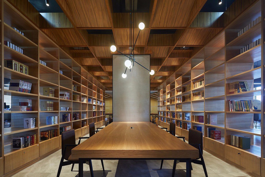 回归本质的图书馆式办公空间-19