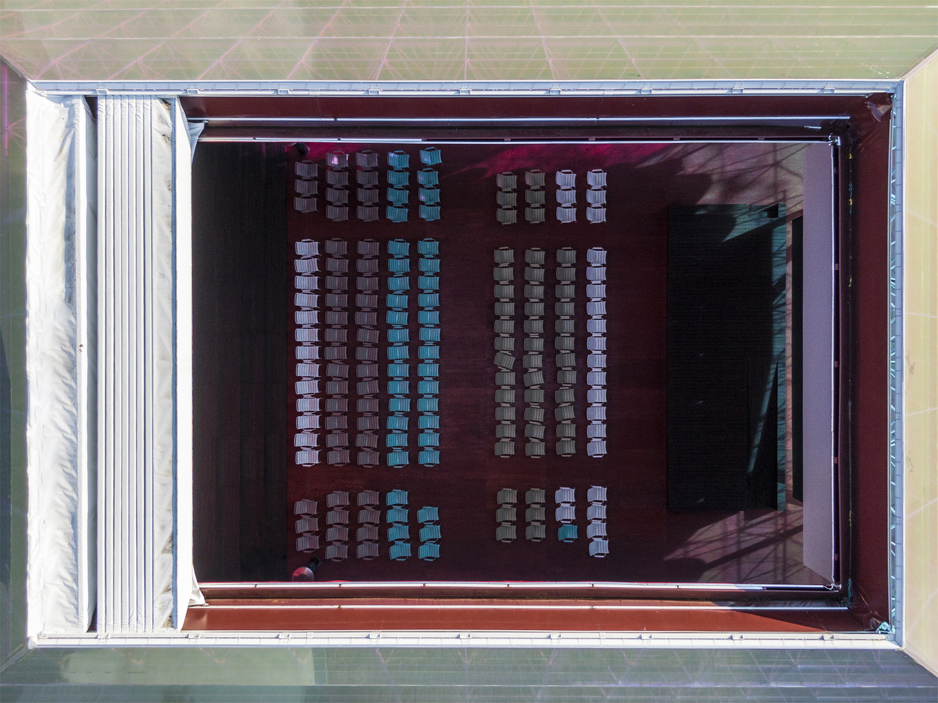 900 平米车库影院，SYNDICATE Architects 打造独特观影空间-29