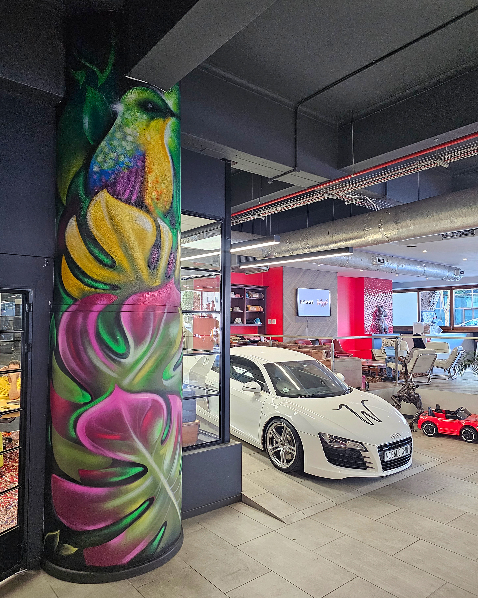 WIGGLE CAR HIRE 新展厅艺术柱设计丨南非开普敦-14