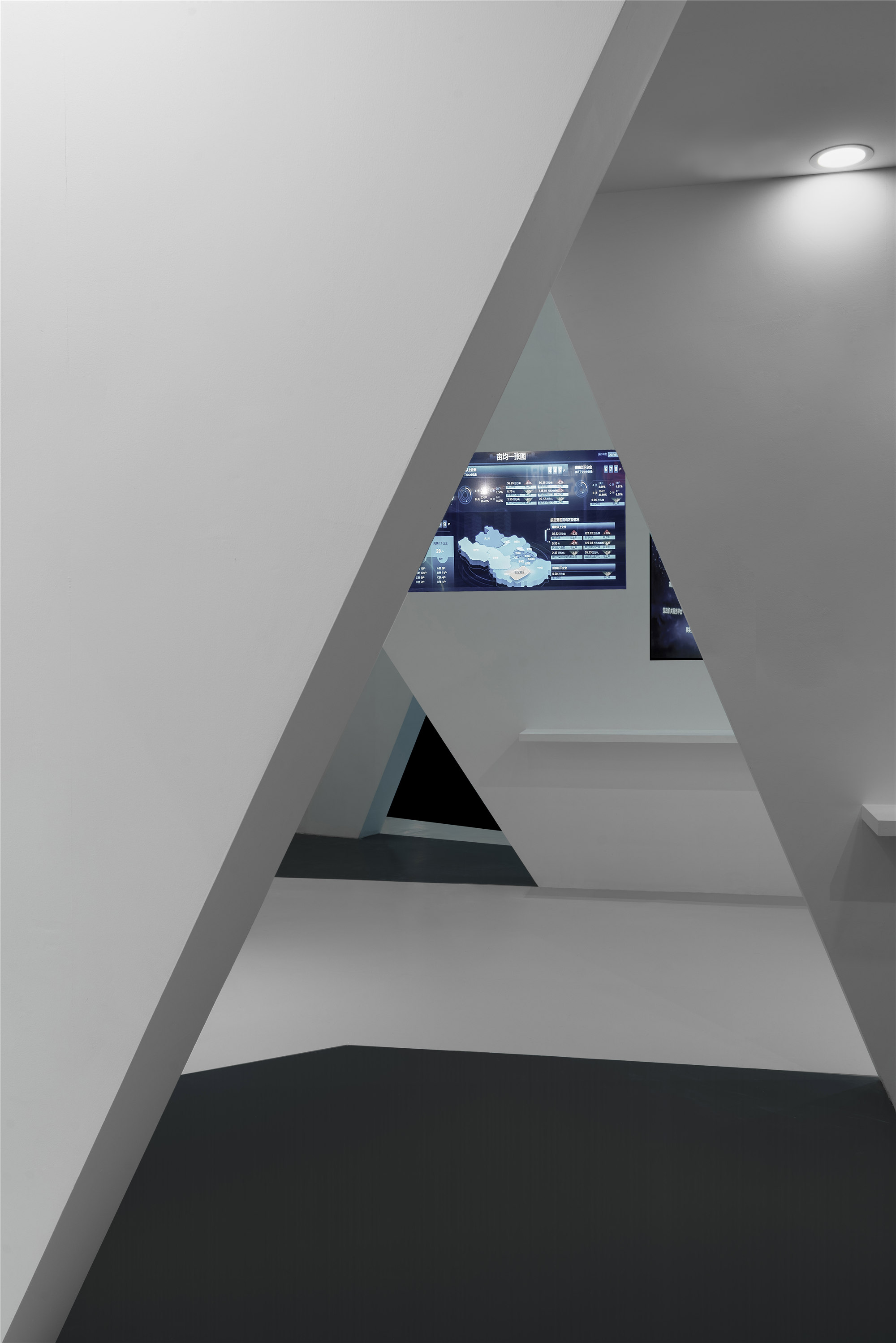 一张折纸:拓普丰联企业展厅丨中国贵阳丨北京班得建筑设计有限公司-20