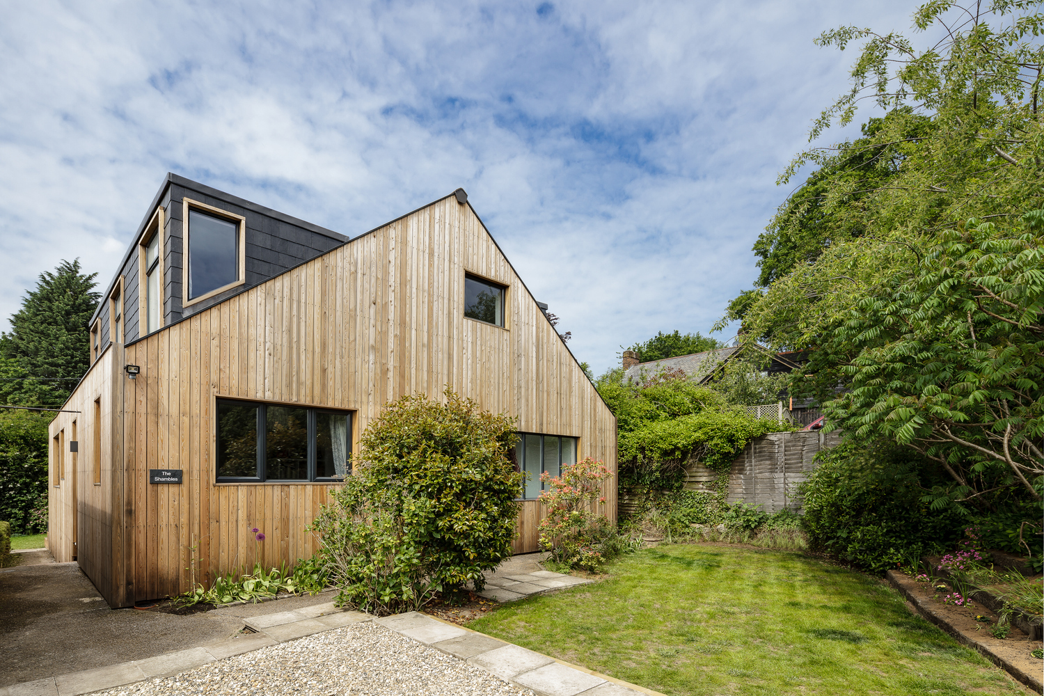 "翻新"英国 60 年代平房,打造现代家庭生活空间-38