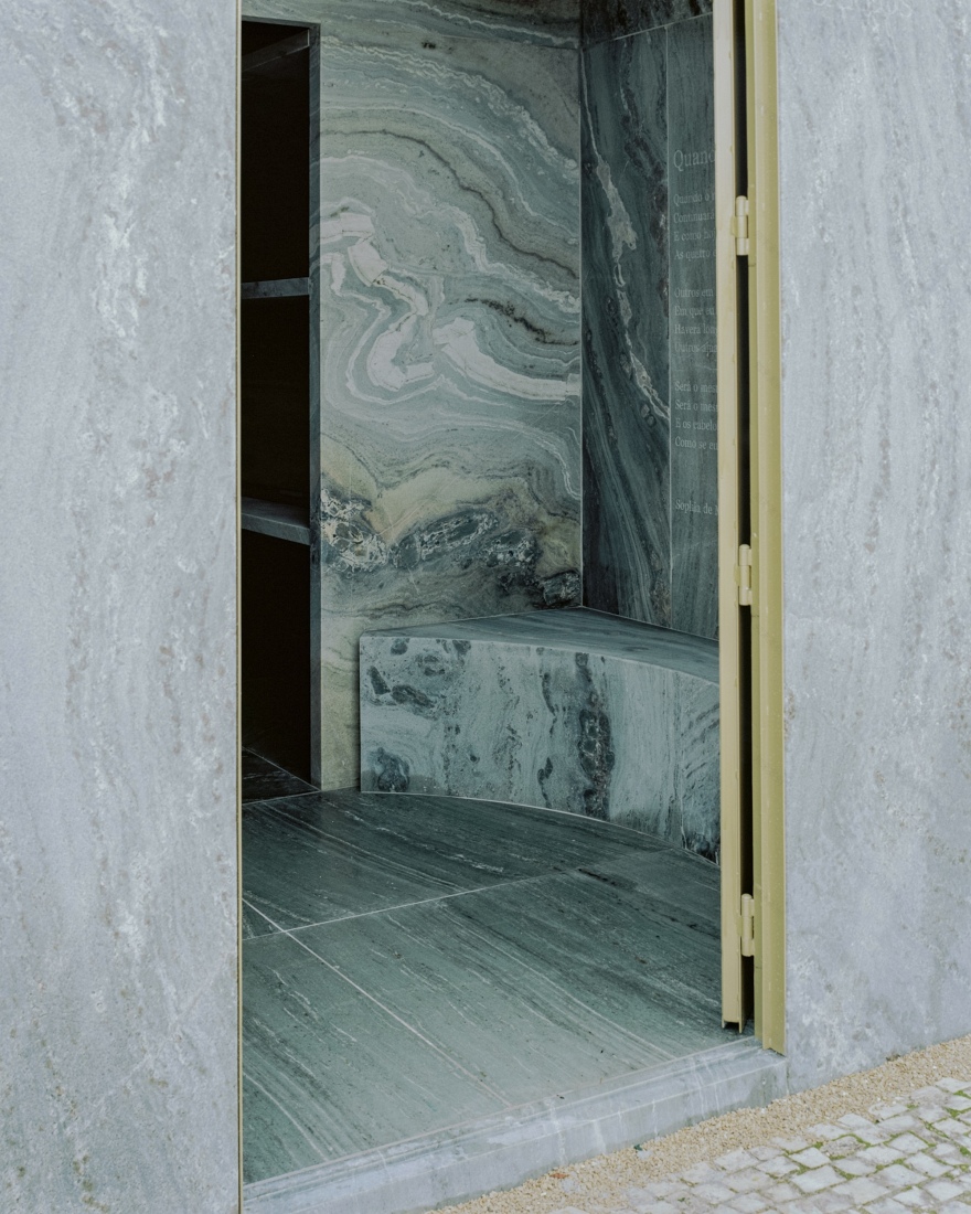 科英布拉的家族墓地丨葡萄牙丨Comoco Arquitectos-31