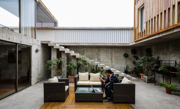 智利 Jardines del Sur 别墅 | 公共与私密空间的完美交融-10