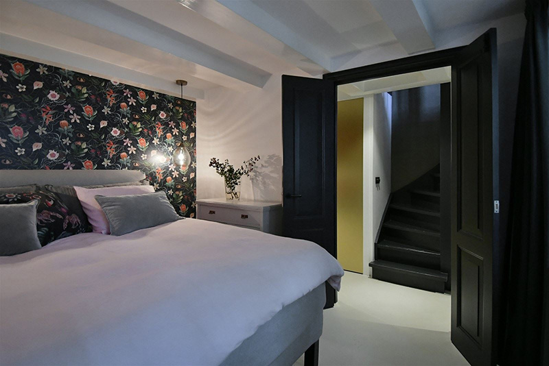 阿姆斯特丹中心区暗色调现代公寓，历史与时尚的完美融合-17