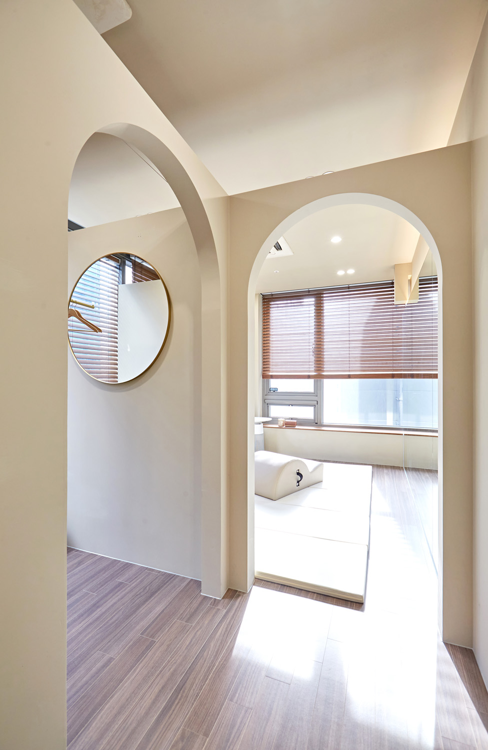 白色与木质的和谐共处，打造舒适 6 星级运动中心-14