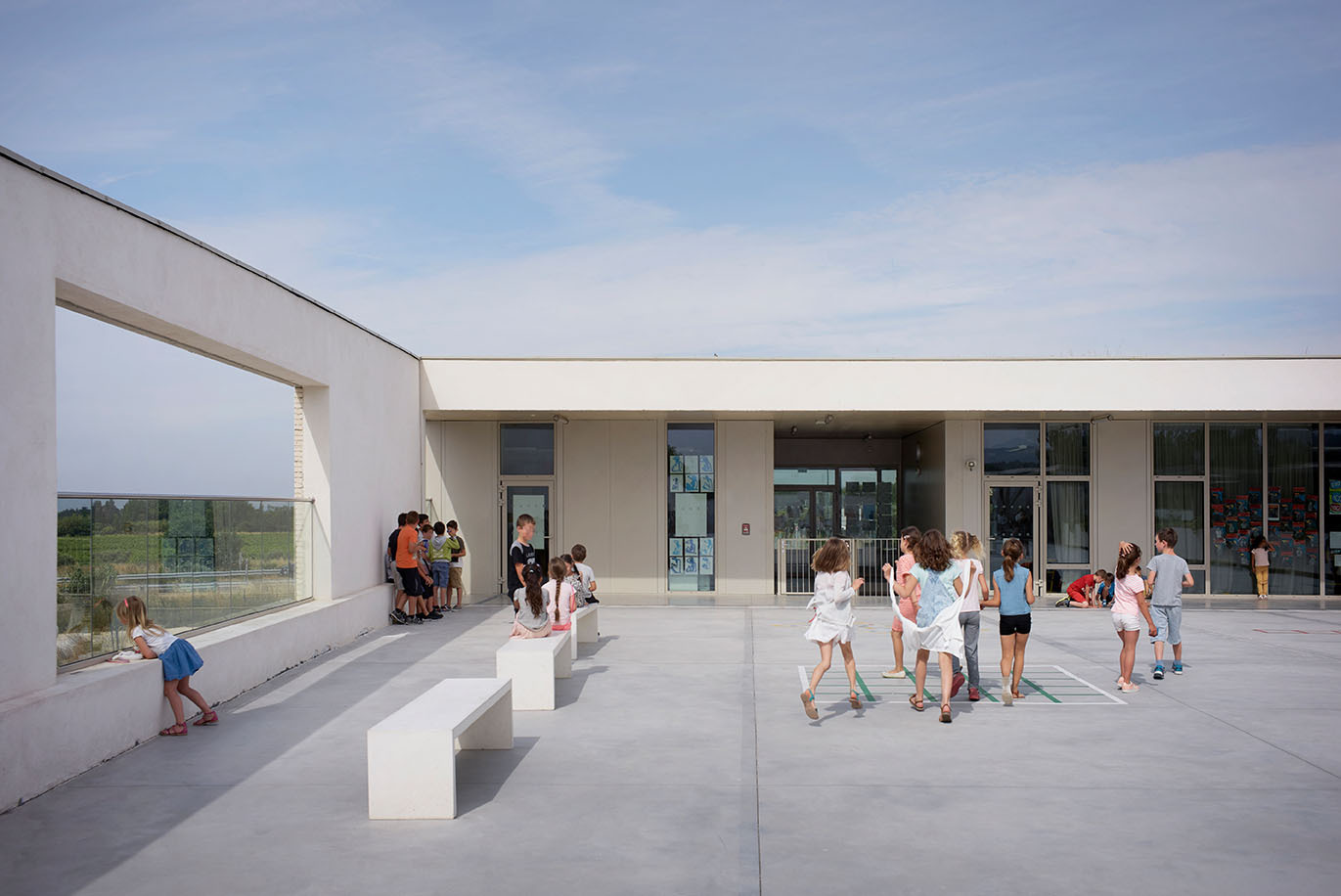 法国 Pomme de Pin 学校建筑群 | 室内景观丰富，融入自然-46