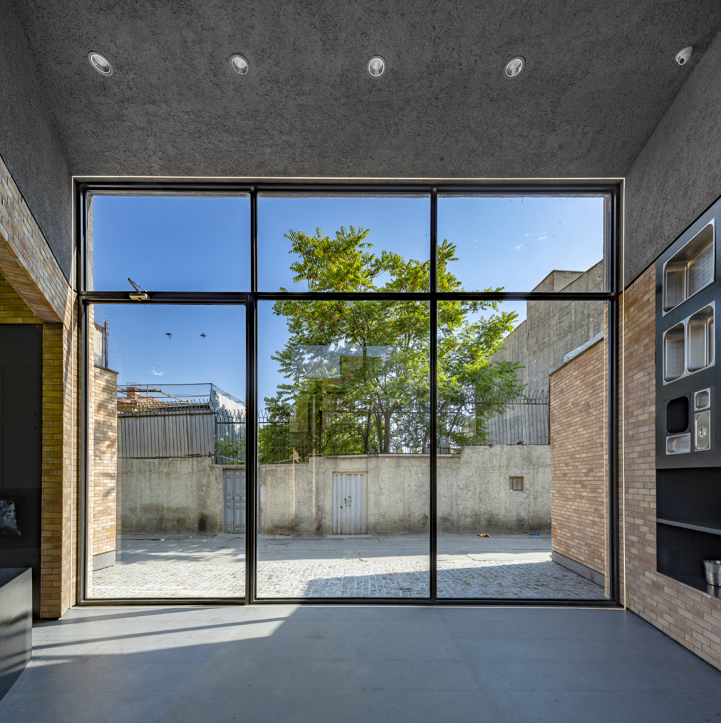 Tehran 老城区的钢铁展示空间-25