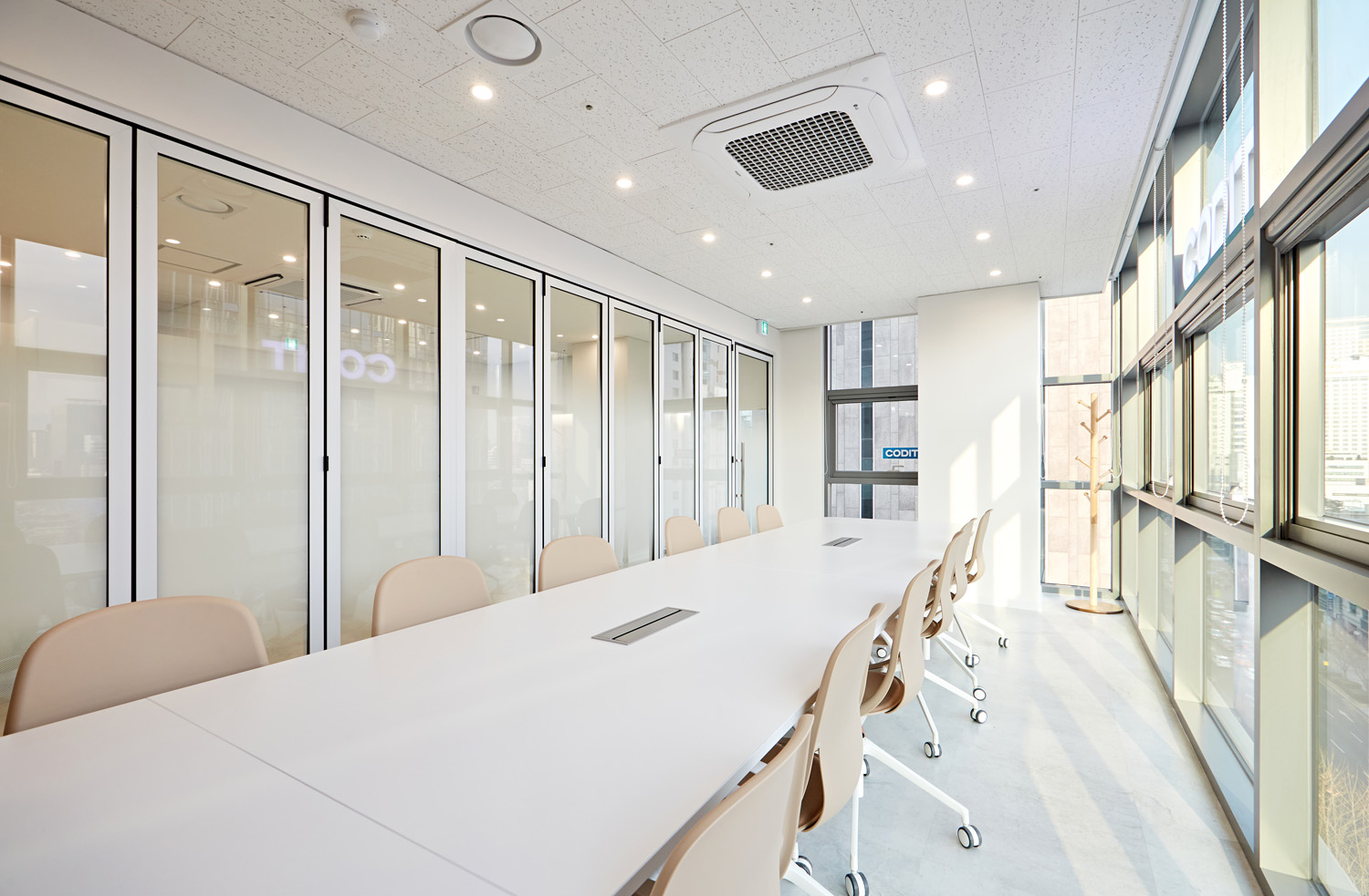 现代简约风格的 67 平米办公室设计-13