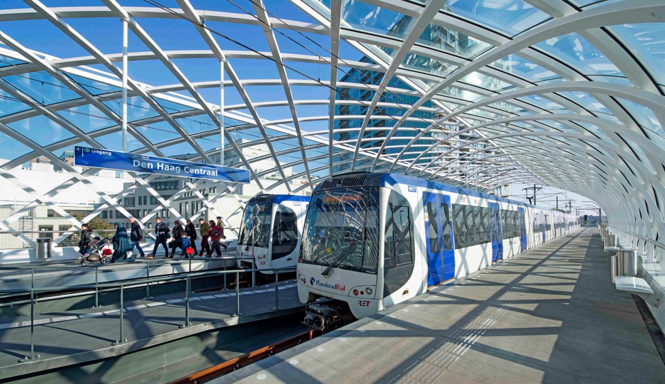 海牙轻轨站 | 参数化设计的透明拱形网格屋顶-19