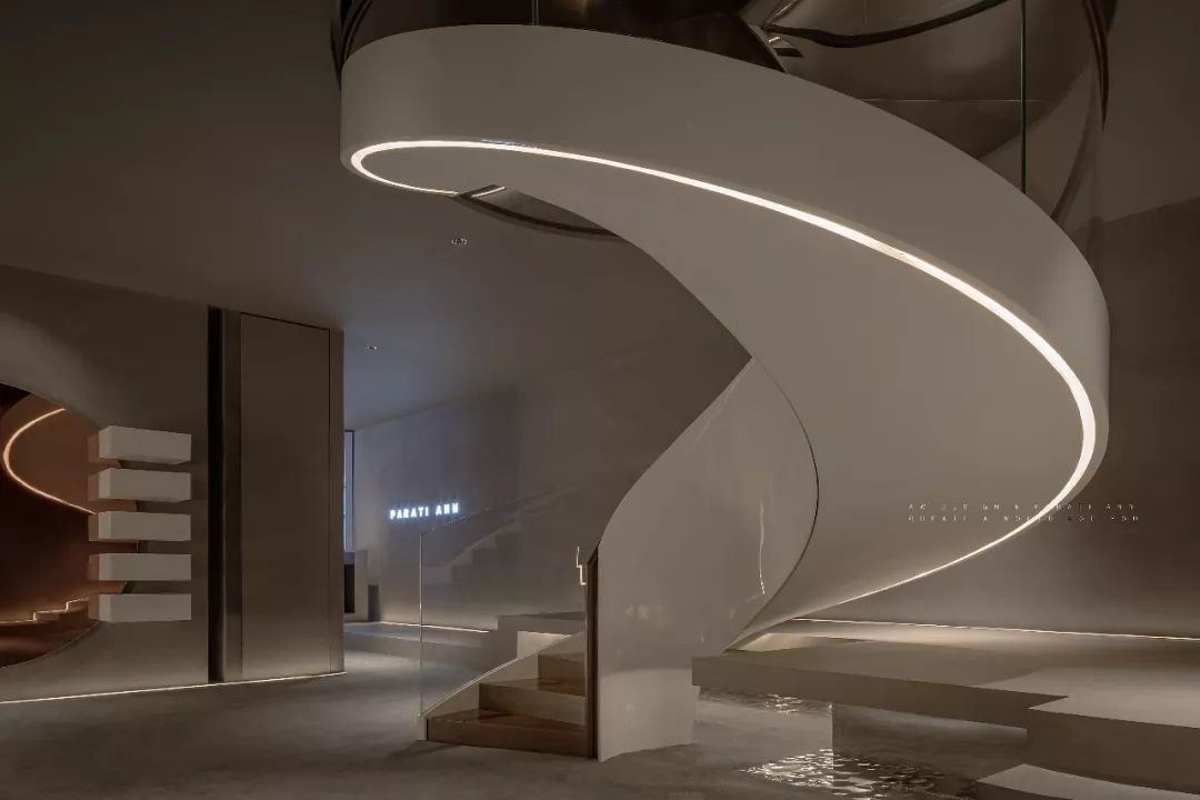 回旋楼梯展示空间 | 商业与自然的共生-31