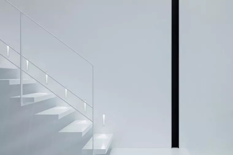 福州时间甜品店 | 极简黑白空间，美食与自然的和谐共处-23