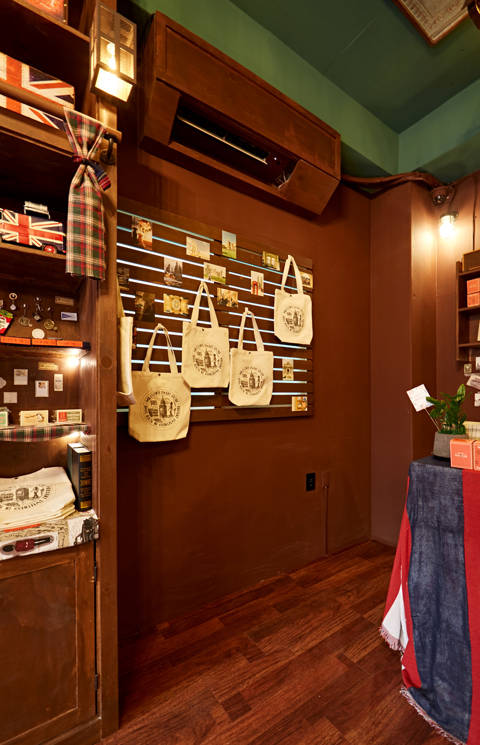 红色外观,12 平米小空间的大设计-11