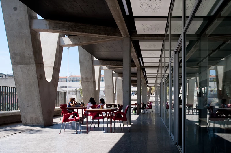 葡萄牙 Emídio Navarro 中学现代改造,室内设计焕新-24