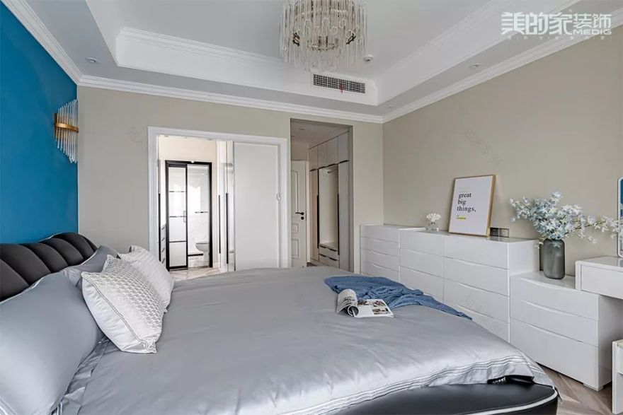 三代同堂的现代家园,金属质感与色彩活力的完美融合-59