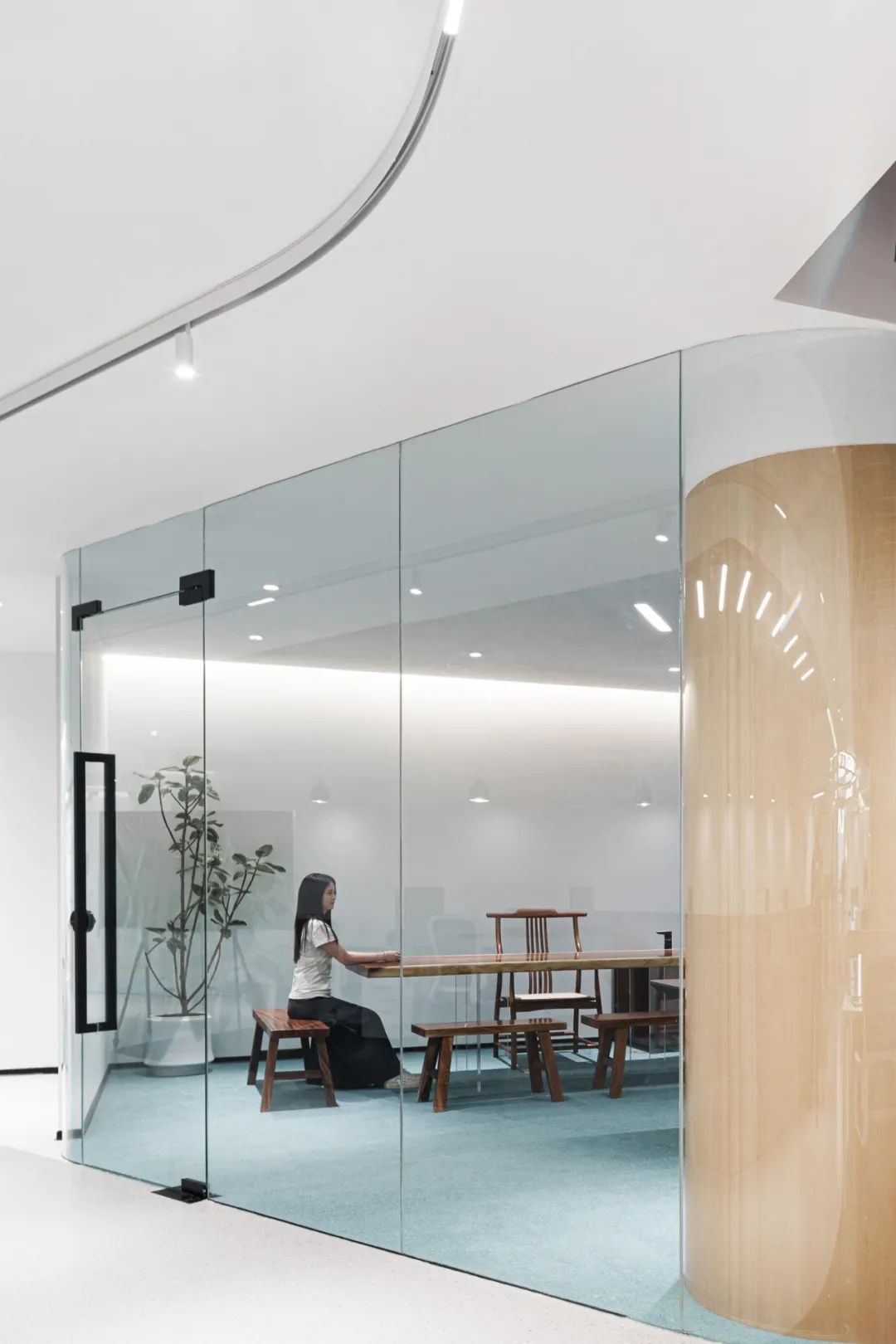 云码智能:流线型几何办丨中国广州丨冠臣设计-34