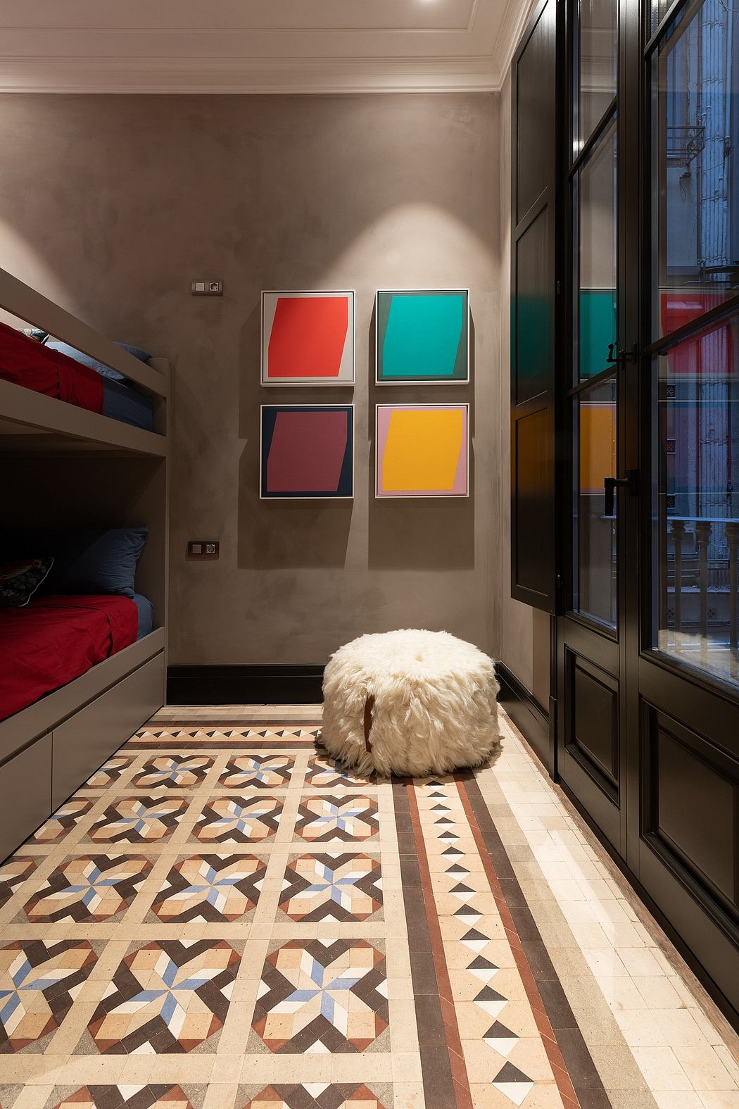 Apartment in Paseo San Juan: A Fusion of Modernity and History-4