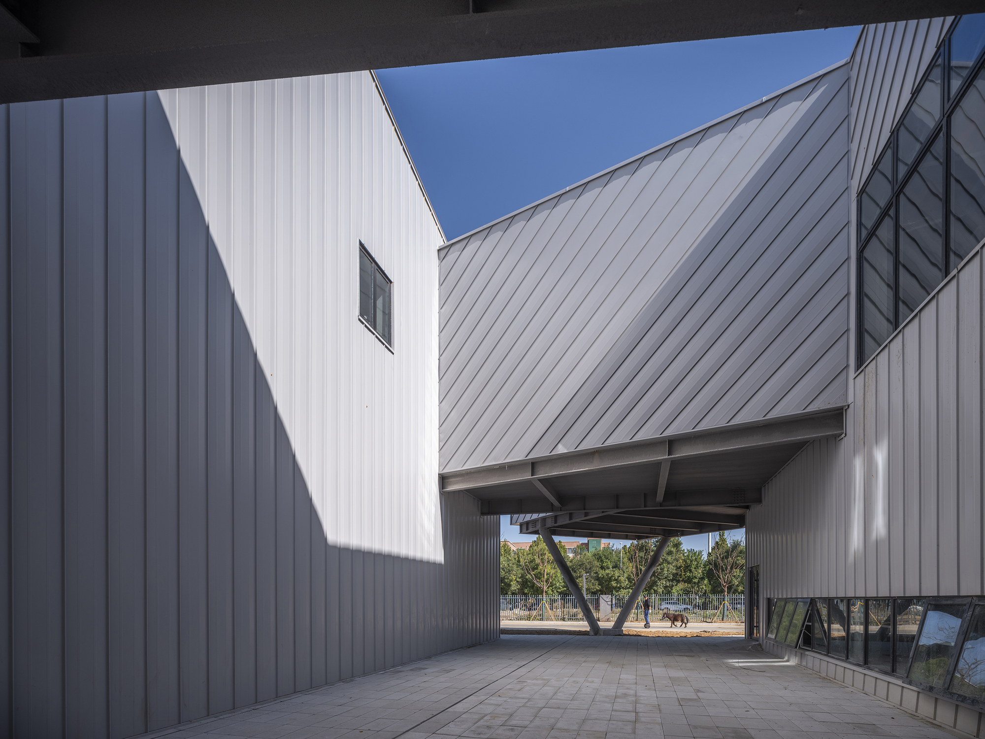 Yue & Yue: Art Museum +  Equestrian Hall / CU Office-11