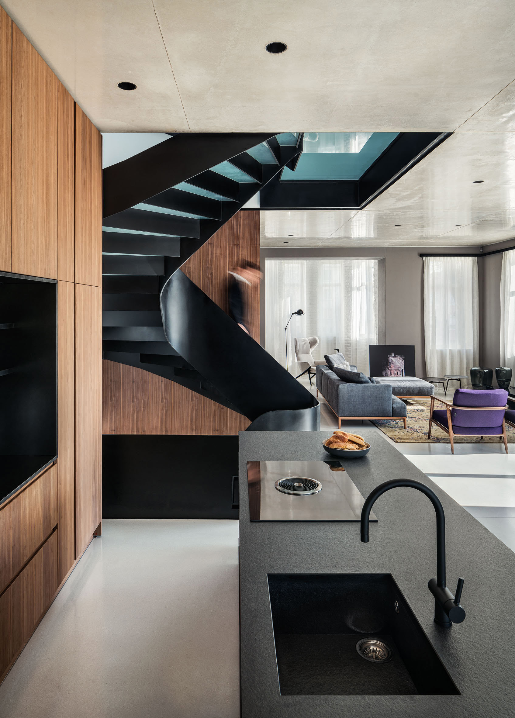 CLASSIC HOUSE SCULPTURE STAIRS-15