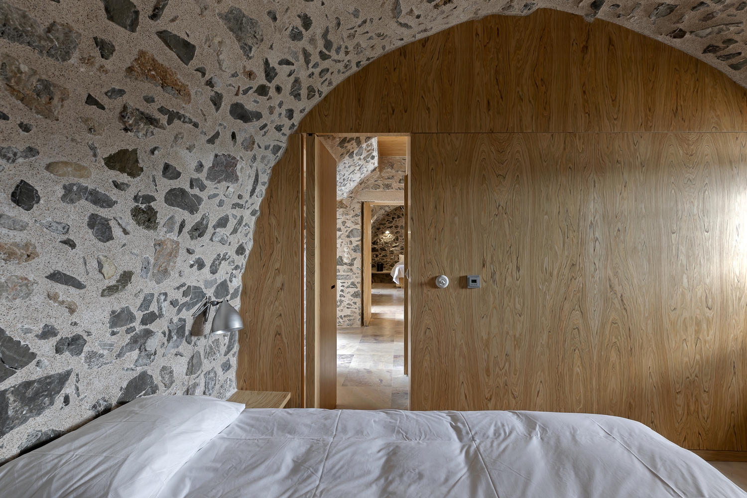 希腊 Kardamili 海滨历史建筑的现代重生丨Etsi Architects-53