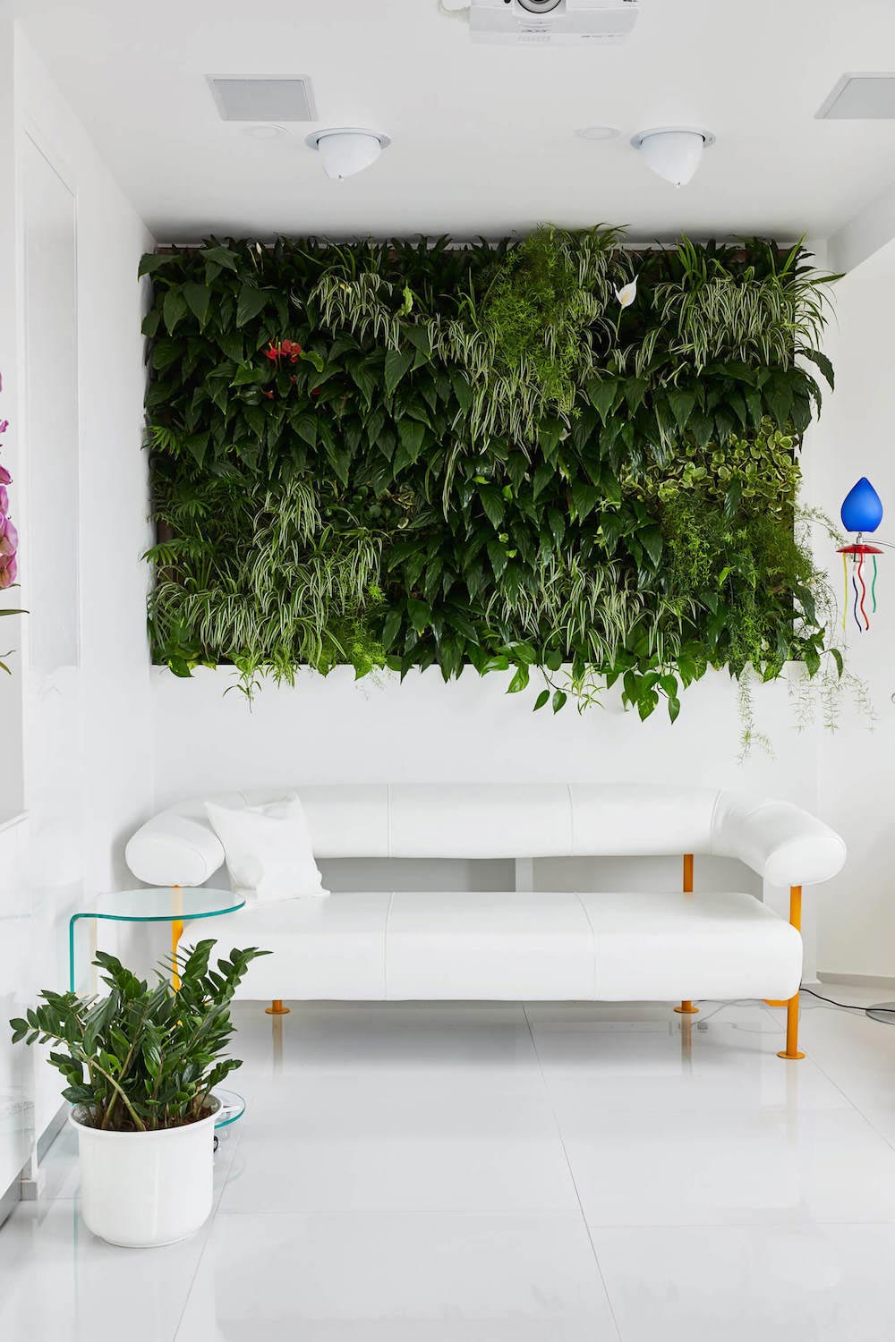 Joyful white apartment in the heart of Budapest with a living green wall and other touches of contrasting colors   CAANdesign  Architecture and home design blog-10