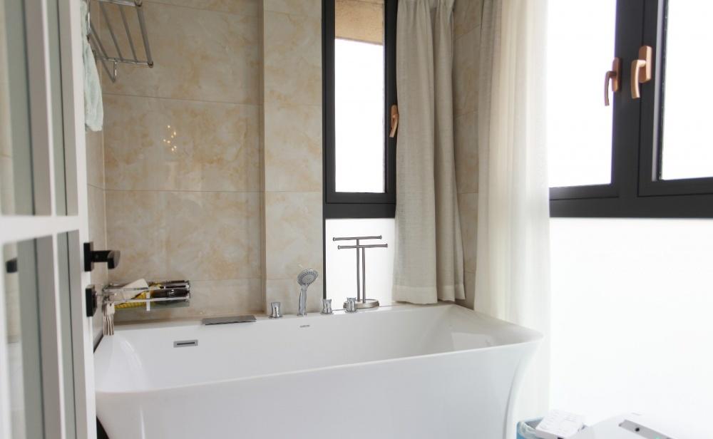 
也许爱不是热情，也不是怀念，不过是岁月 -13