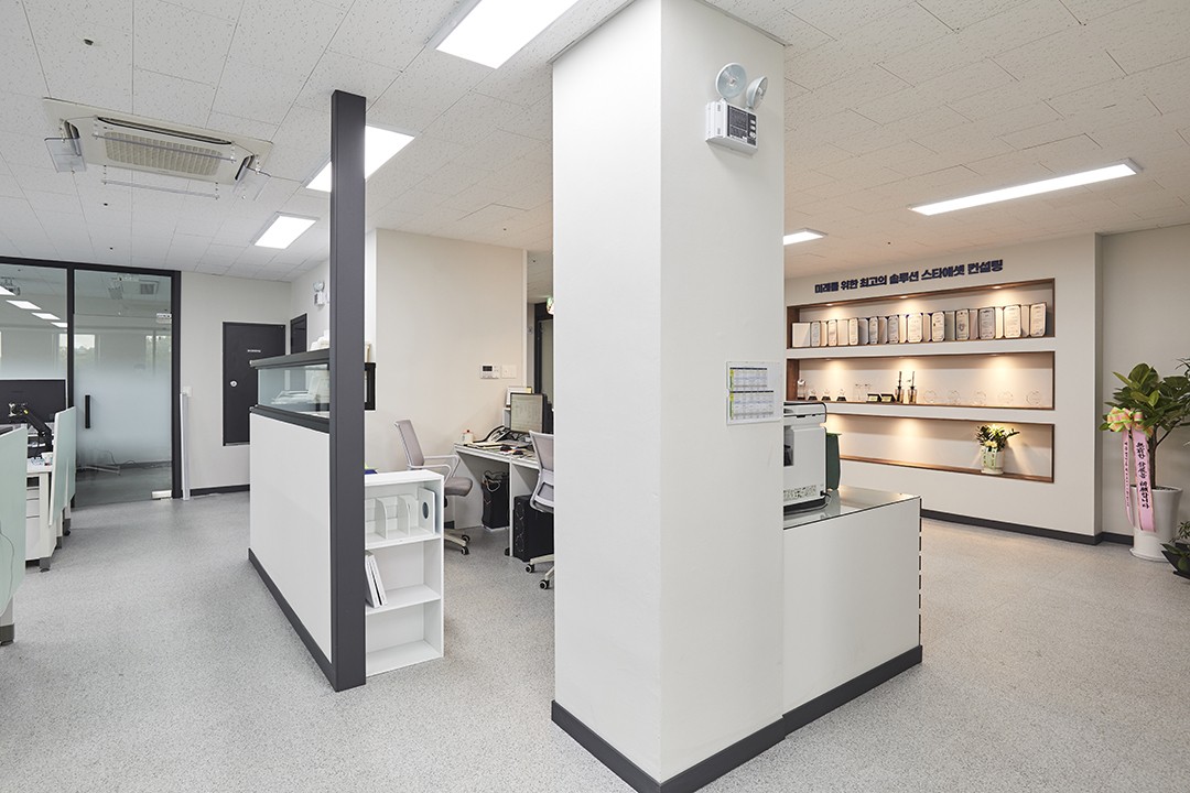 简约白调办公空间 展现极致美感-7