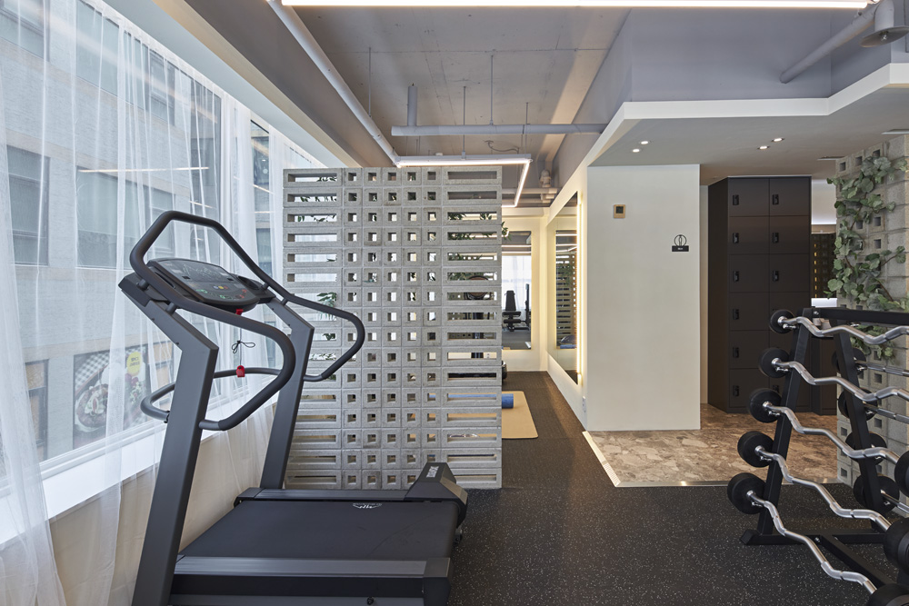 简约设计展现 30 坪健身中心魅力-8