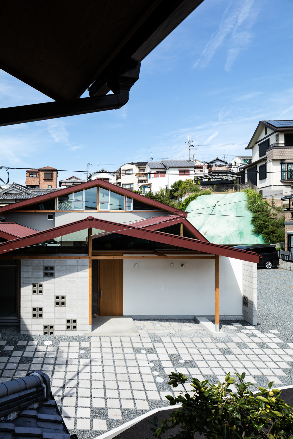 surrounded house 2-1