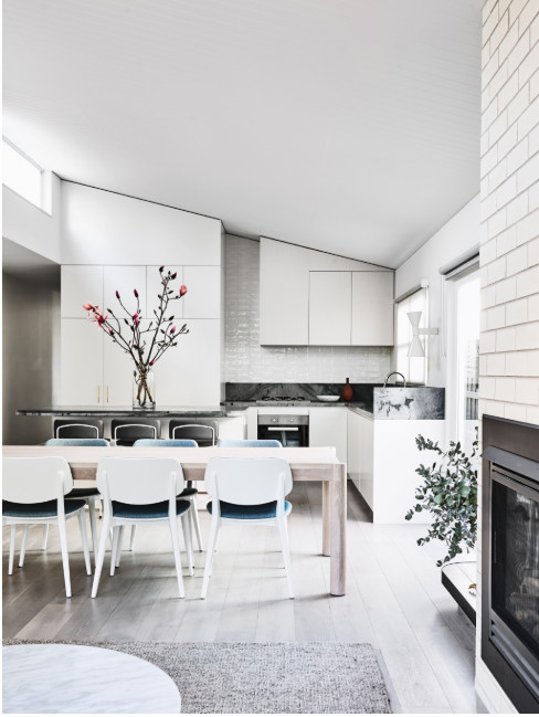 金色的;金黄色的;金的;金制的-48