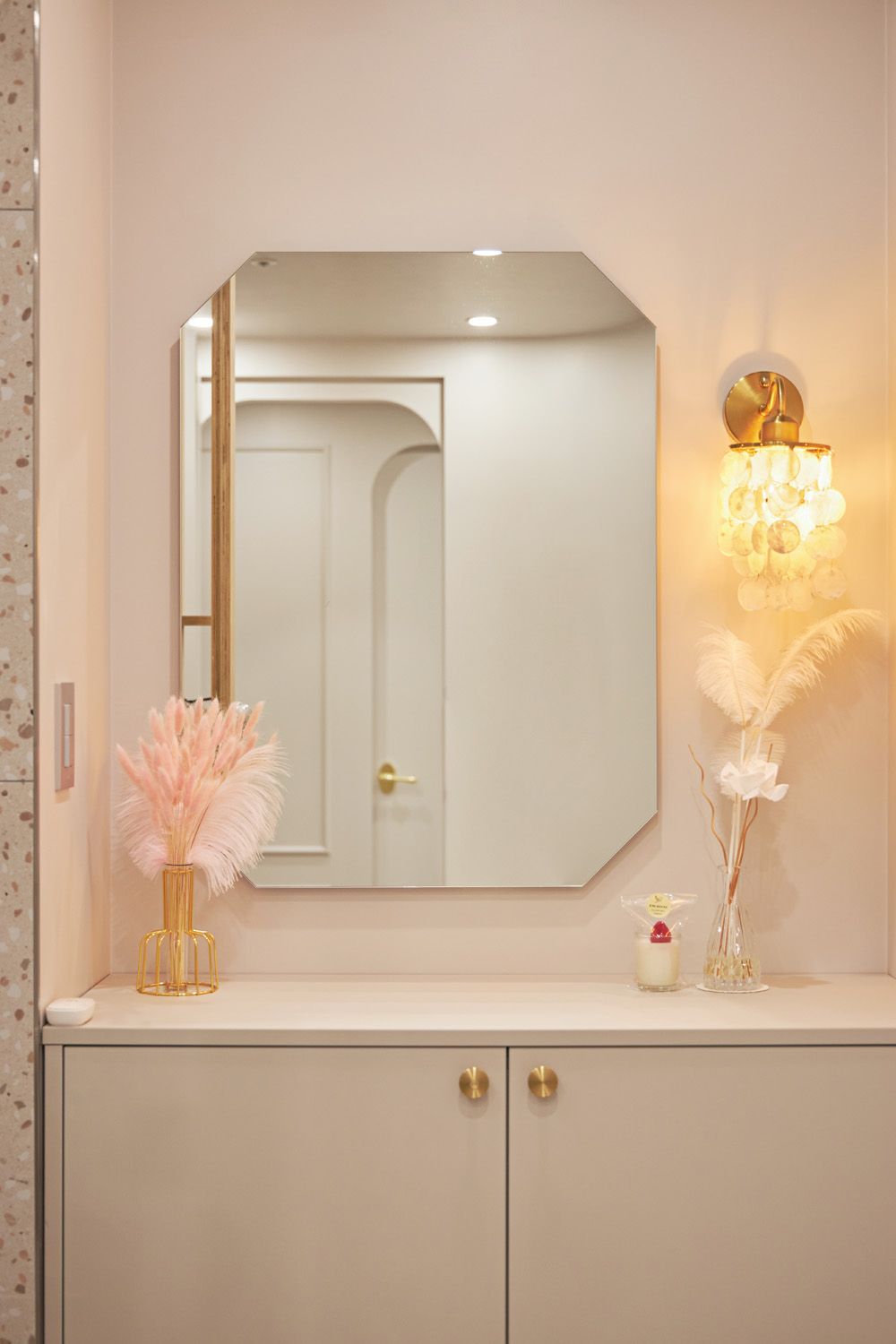 19 平现代简约风格白色 tone 皮革店室内设计案例-18