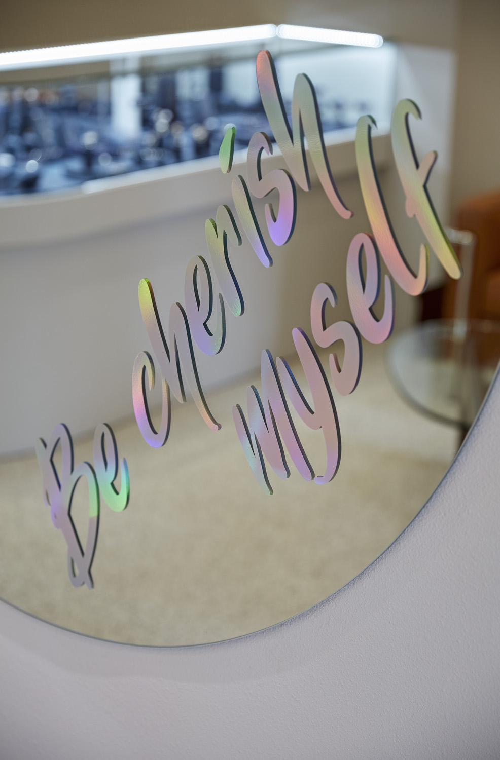 首尔 9 坪家居店，现代白色调的精致空间-10