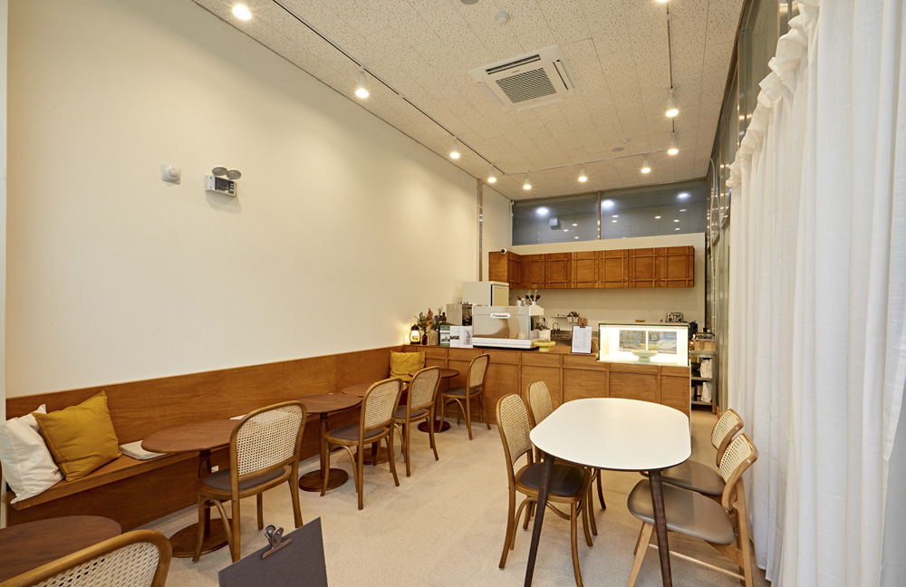 10 坪金浦咖啡厅，极简设计诠释空间魅力-4