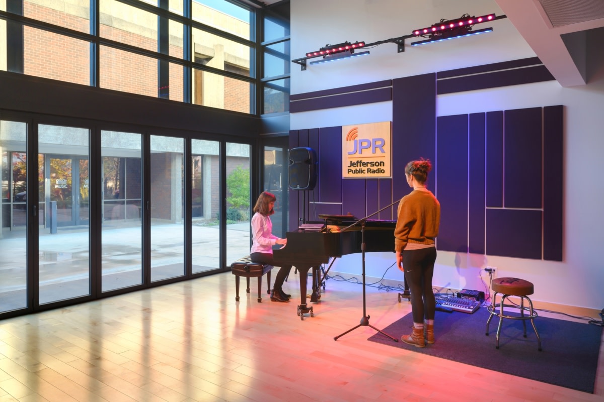 南俄勒冈大学艺术中心及公共广播电台室内设计丨美国俄勒冈丨TVA Architects-12