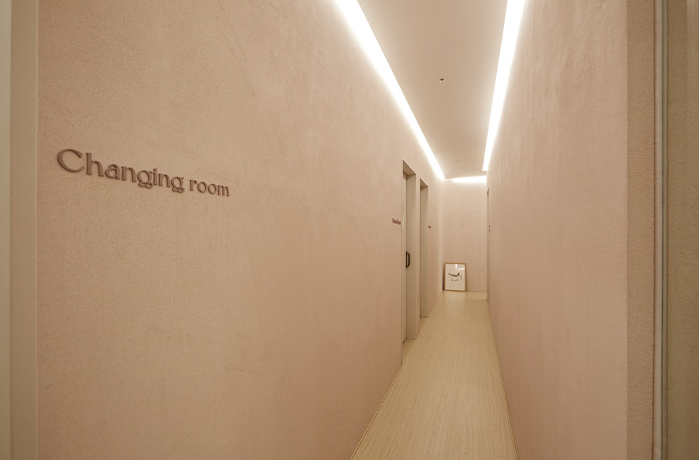 菲拉格慕餐厅的粉色调设计-10