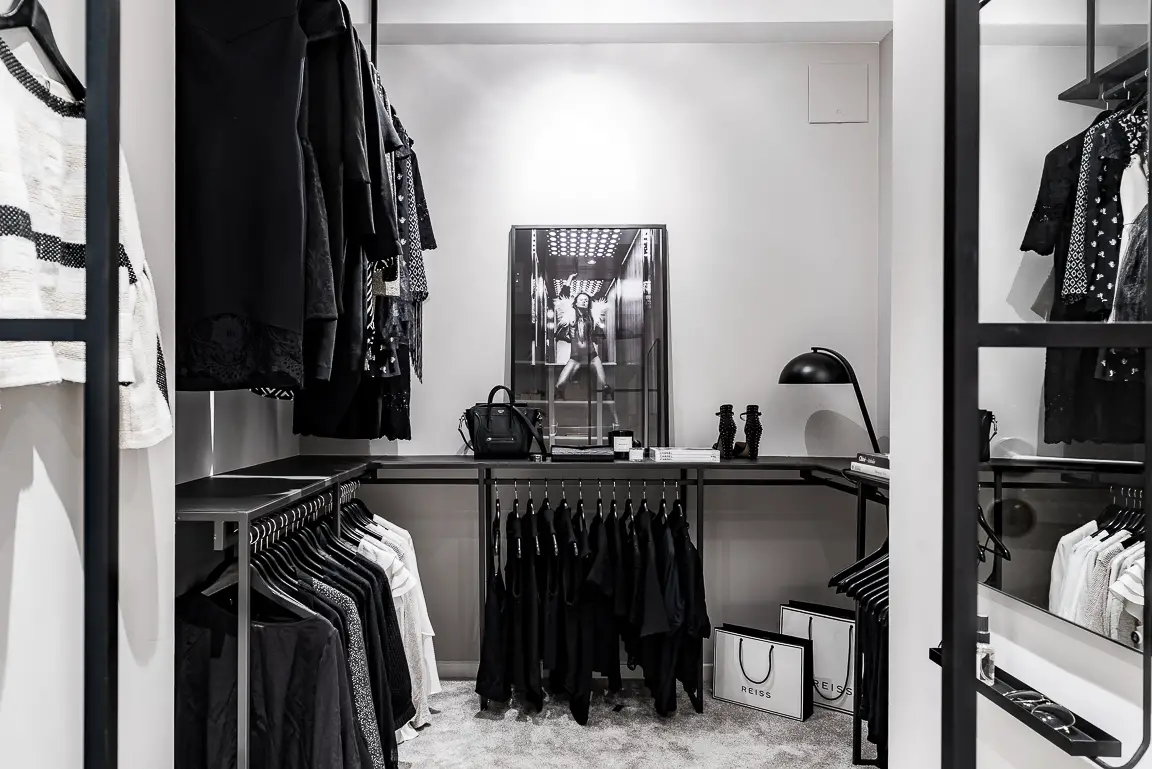黑白时尚衣橱设计-14