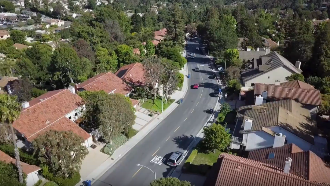 美剧《摩登家庭》里没人要的豪宅，竟然是这位世界级知名建筑师的家！儿子还是当红小鲜肉！-84