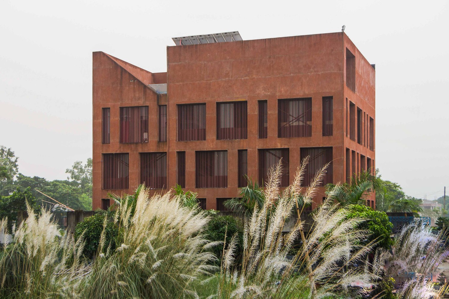 红色行政楼 · 节约空间的智慧校园设计丨孟加拉国达卡丨Archeground-21