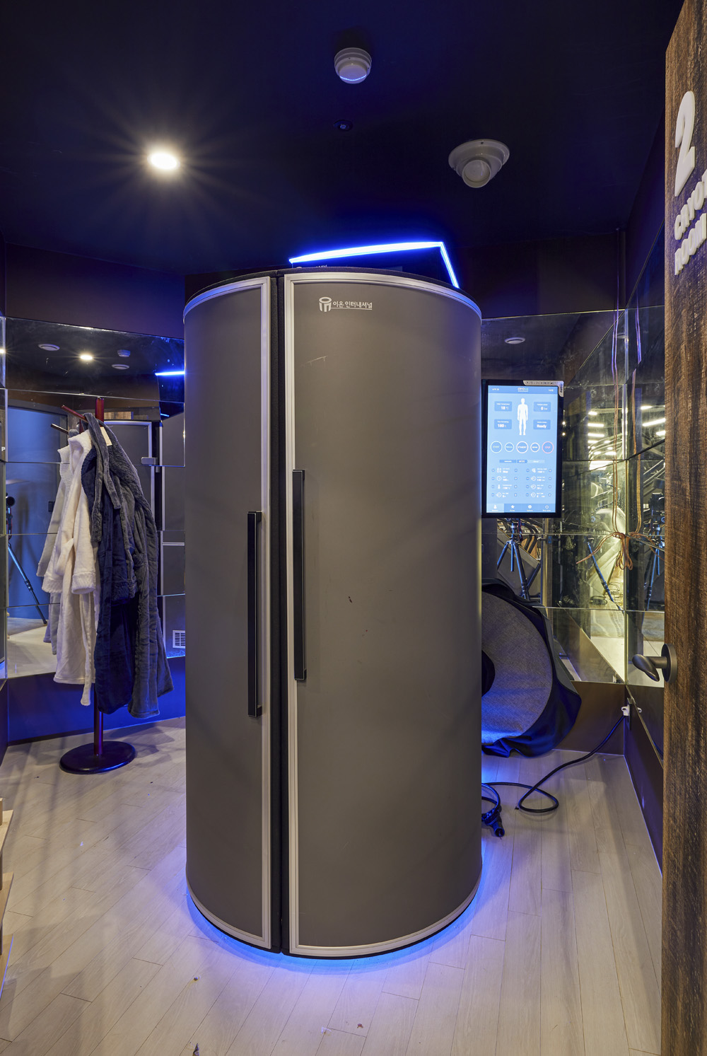 黑钛金质感，140 平健身中心设计诠释现代风尚-24