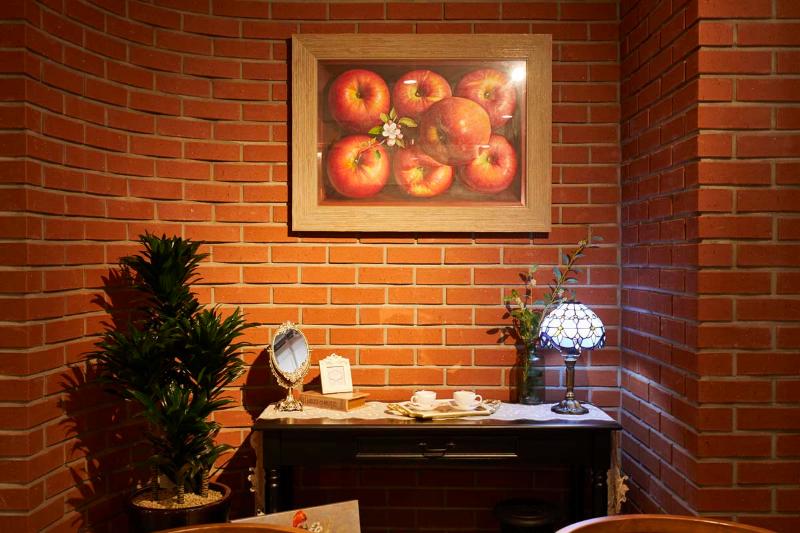 现代简约 22 平米咖啡厅，大理石与木头的温馨空间-21