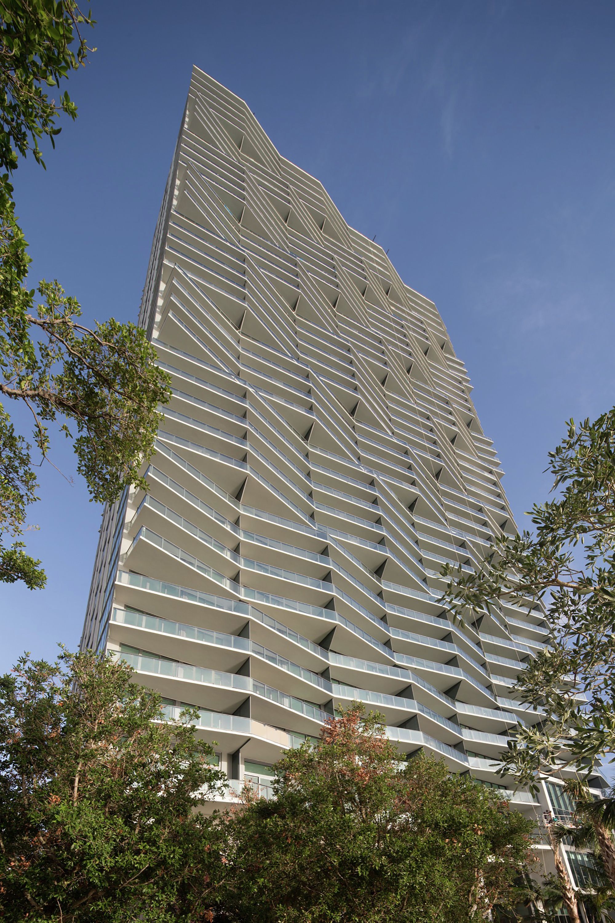 Miami 地标 Icon Bay | 空中花园与城市景观的完美融合-2