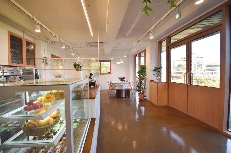 极简黑白风，打造温馨咖啡馆-4