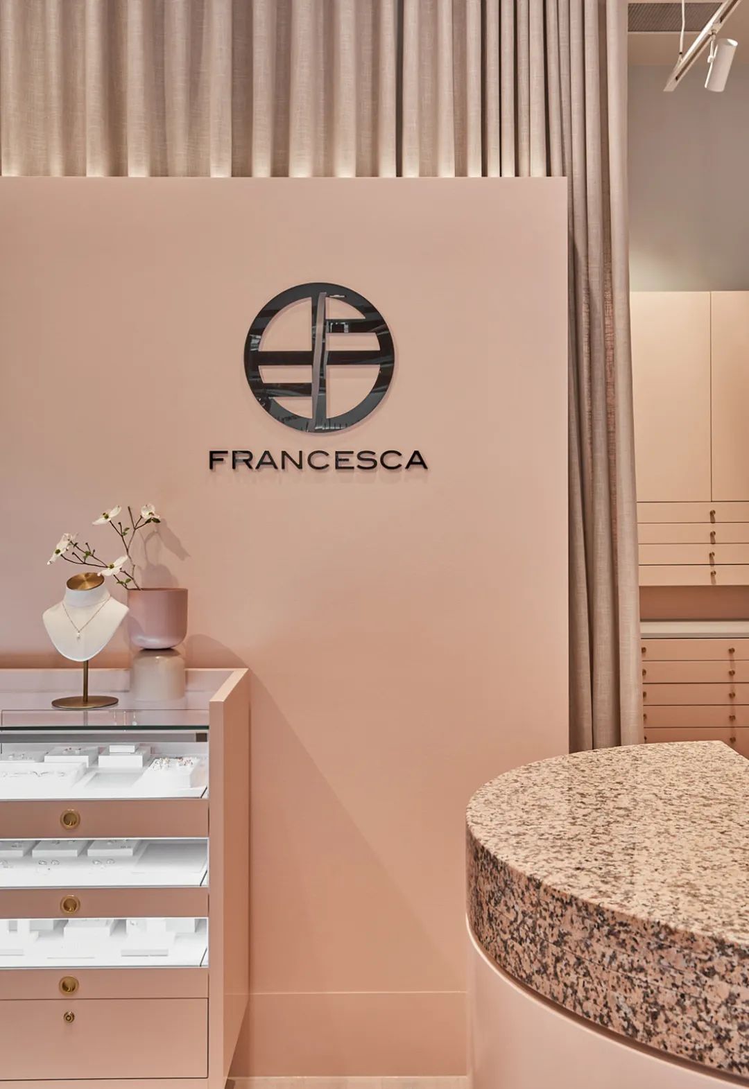 【512期】Francesca珠宝店设计，线上和线下的体验转换-24