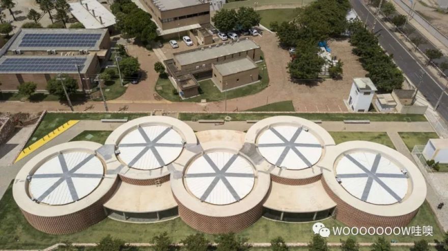 巴西 Unileão 大学体育馆 | 砖纹理与绿意空间的巧妙结合-7