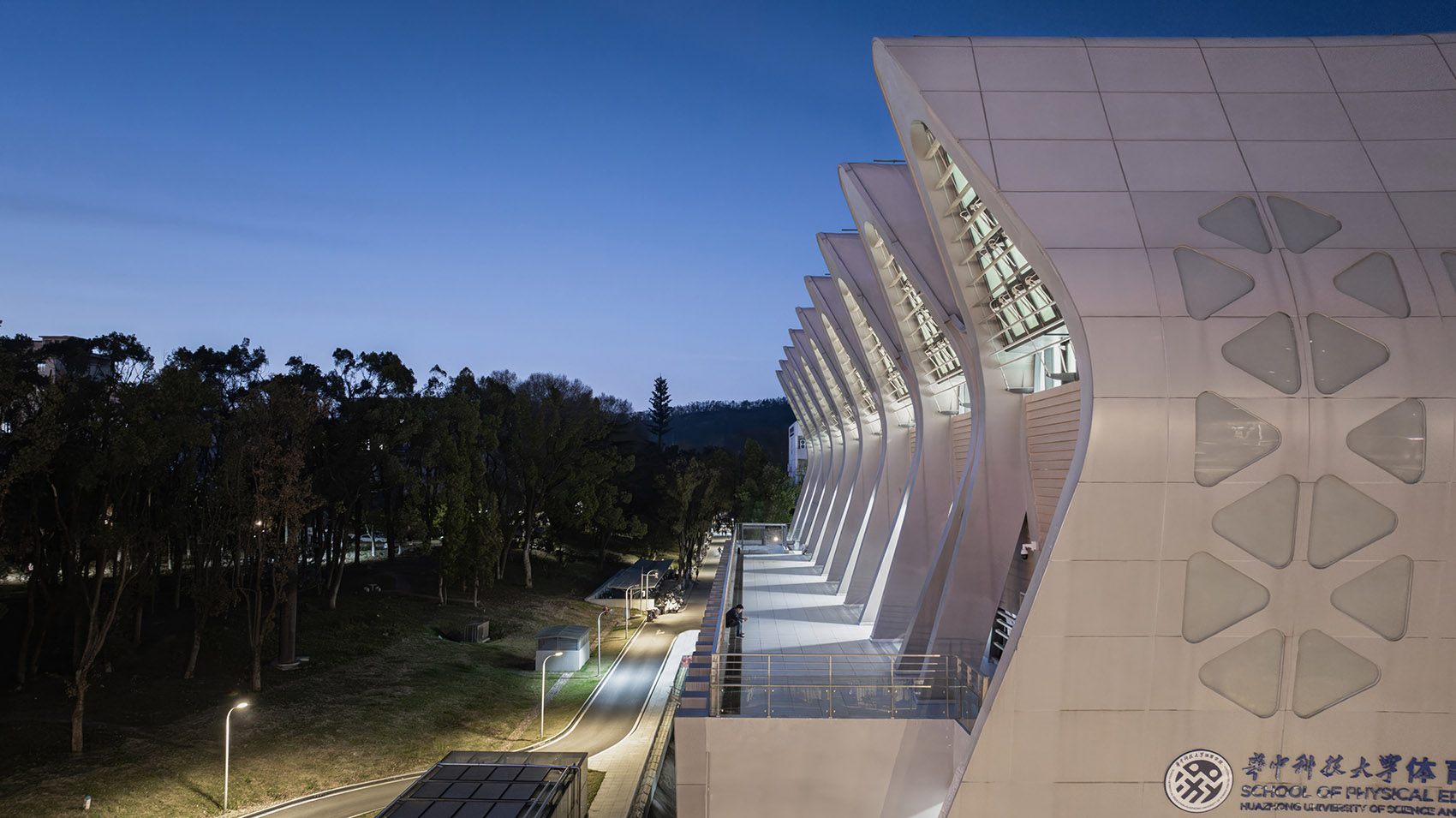 华中科技大学游泳馆丨中国武汉丨华南理工大学建筑设计研究院有限公司孙一民工作室-58