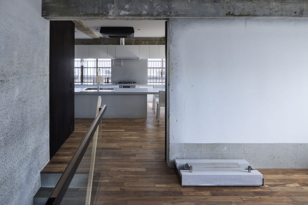 东京顶楼公寓，旧工业风和新现代主义的完美融合-28