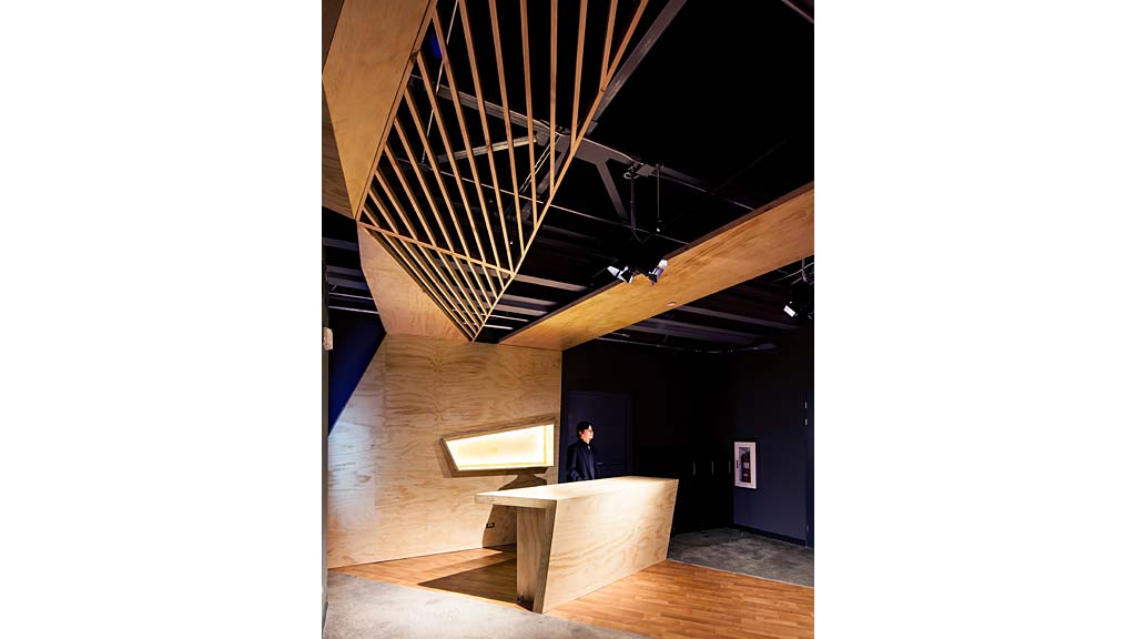 惊艳的“三轮车”剧院,趣味与功能兼具-2