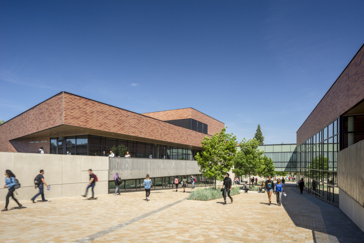 加州 Diablo Valley 学院公共区 | 绿色环保,功能齐全的校园核心-13