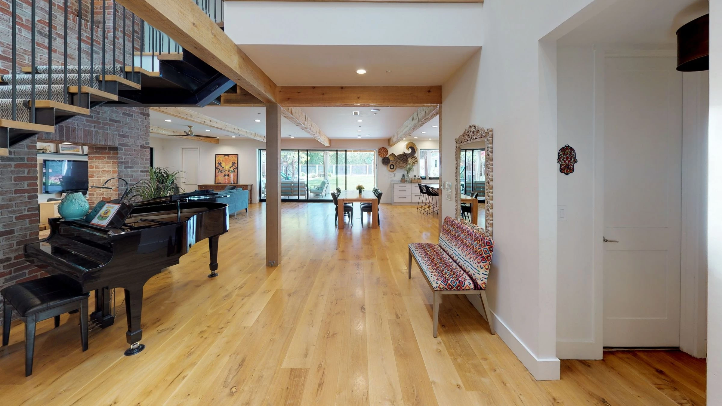 加州阳光下的现代农舍之家-16